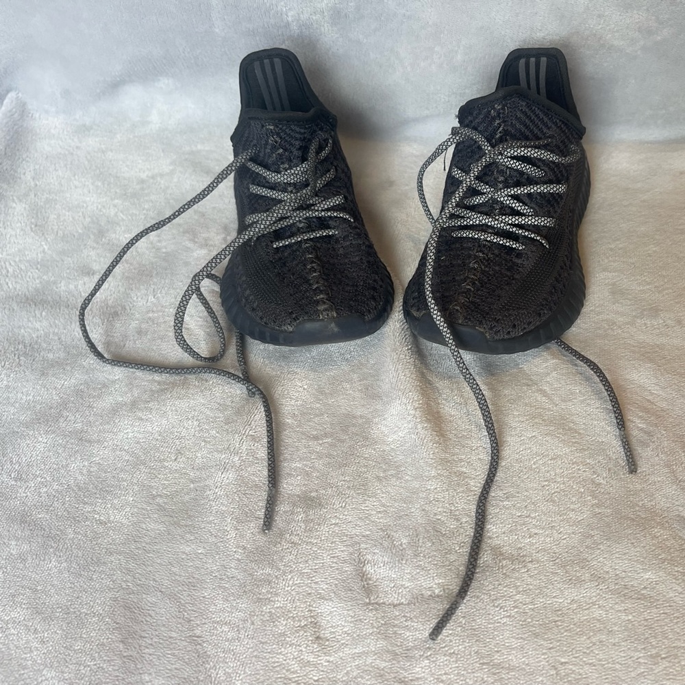 Little boy Yeezy size 10
